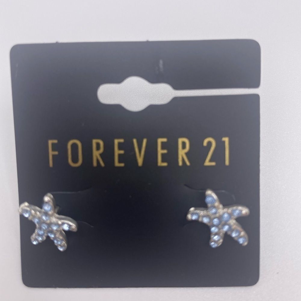 4/$20 Forever 21 Starfish Studs